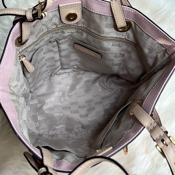 Pink Michael Kors Jet Set Tote bag! - Picture 10 of 13